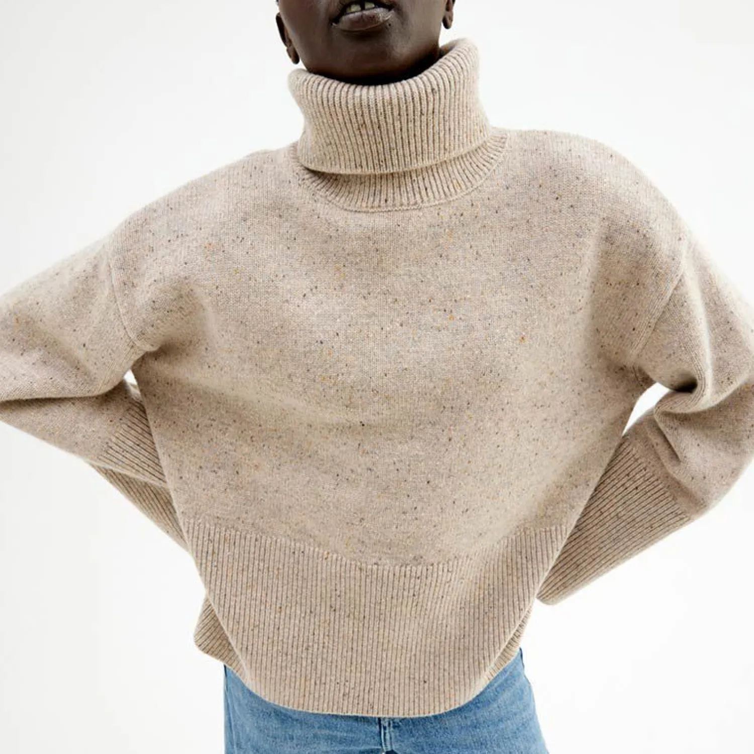 oversized_hoyhalset_strik_0-8.webp Best Sale Oversized Hoyhalset Strikkegenser Dame Overdeler